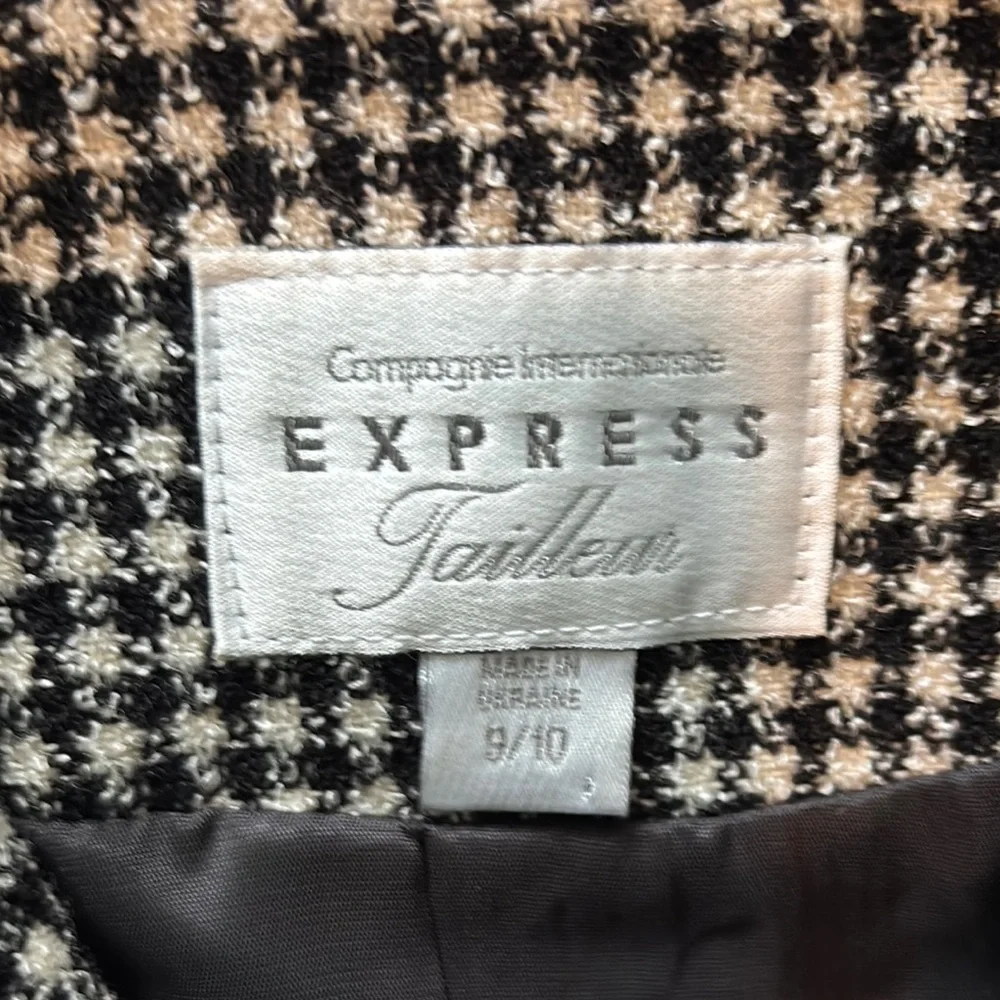 VINTAGE Express Black and White Houndstooth Blazer- Padded Shoulders - Picture 3 of 5